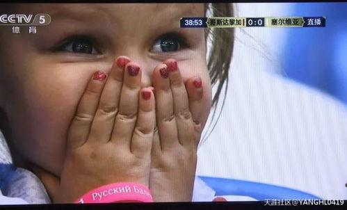 搞笑娱乐吃瓜少女图片,带你领略欢乐瞬间